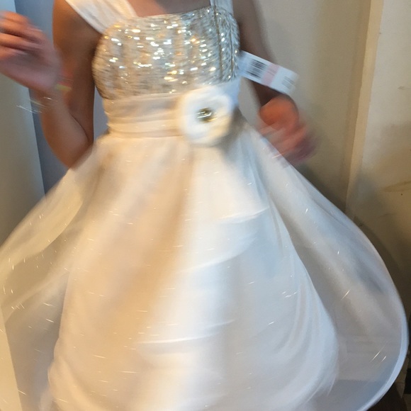 GORGEOUS SEQUIN HEARTS 💕 DRESS - Picture 3 of 8